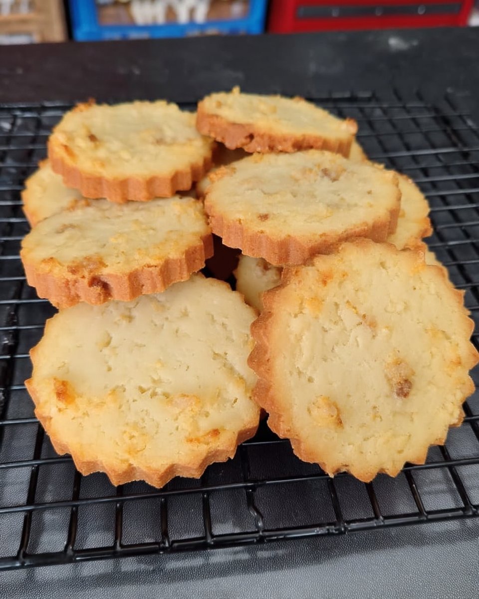 Baked Heidesand cookies served on a floral plate with a cup of tea
